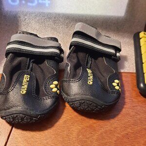 NEW  ! QumyPets Blaze Dog Boots Size 5 2Pcs
